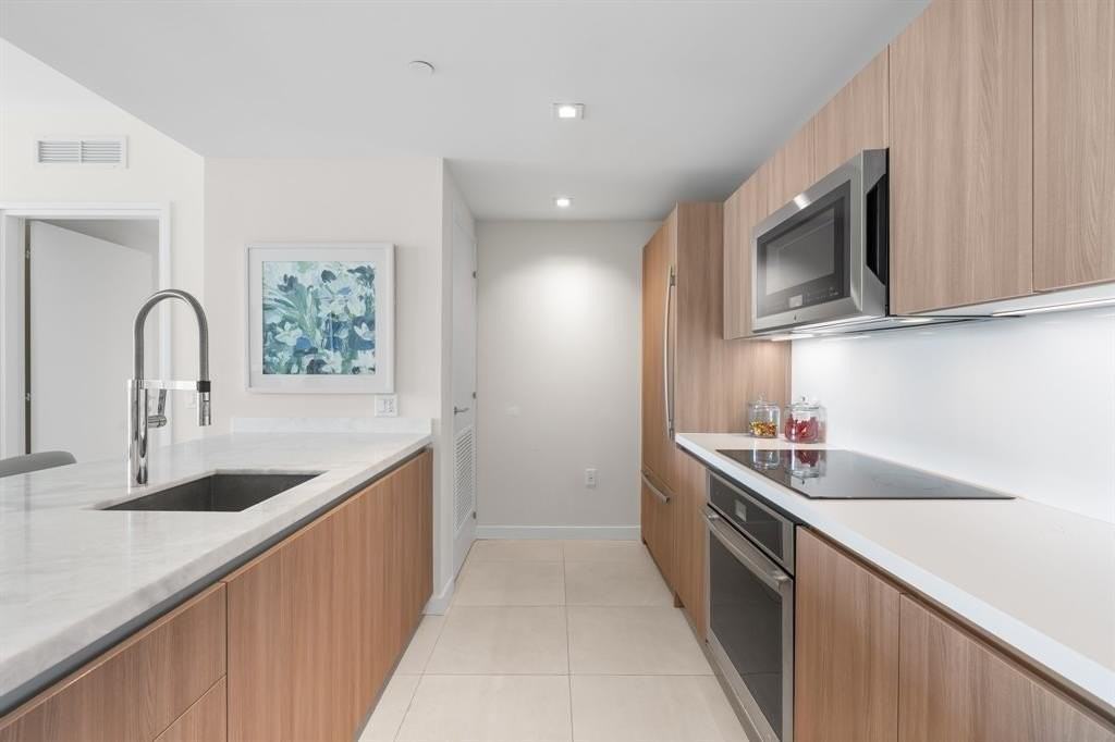 401 N Birch Rd #1102 - Photo 5 of 31