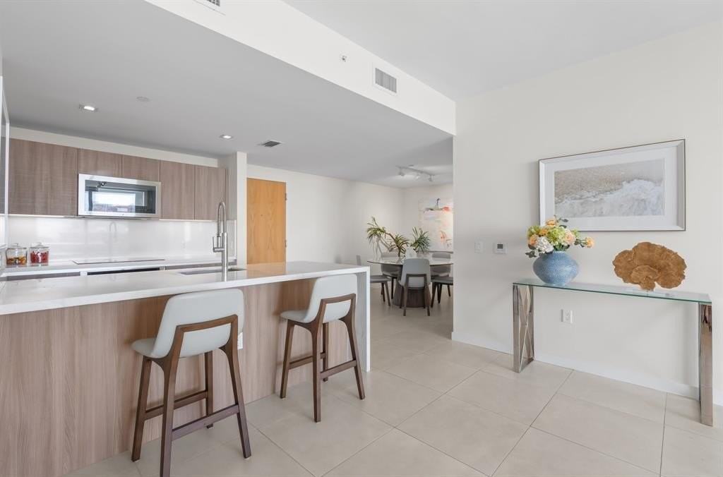 401 N Birch Rd #1102 - Photo 6 of 31