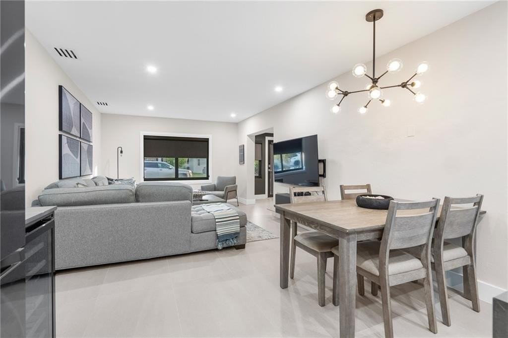 425 Ne 25th St - Photo 3 of 50