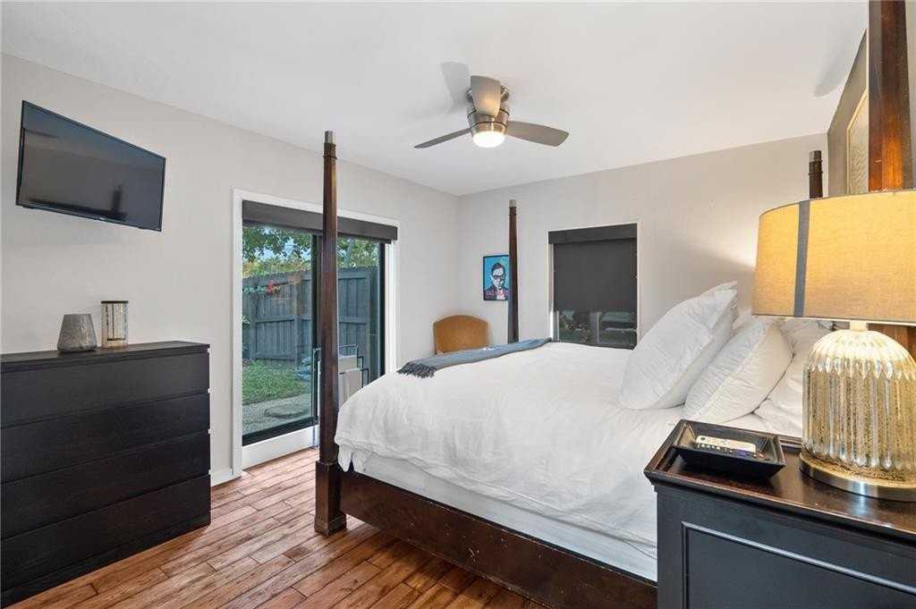 425 Ne 25th St - Photo 5 of 50