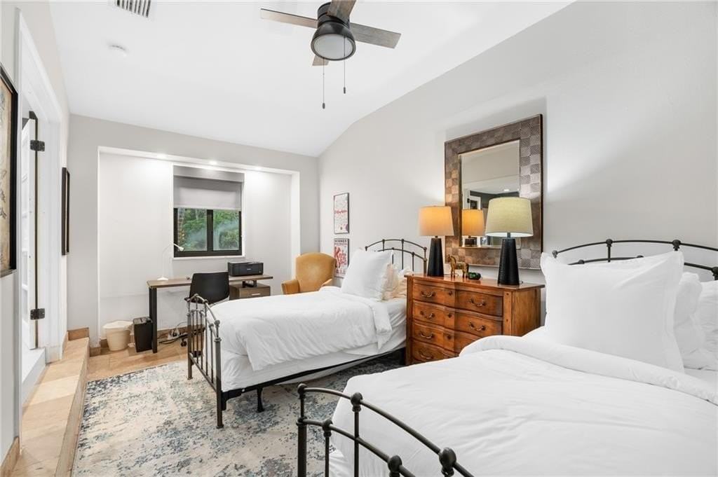 425 Ne 25th St - Photo 7 of 50