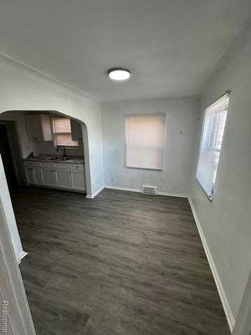 10603 Mckinney St - Photo 5 of 8