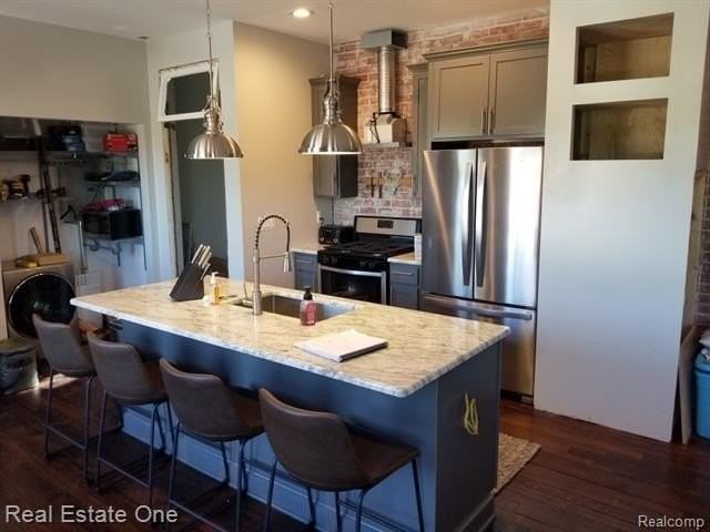 422 Mill St - Photo 4 of 7