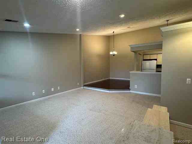 19317 Surrey Ln - Photo 3 of 12