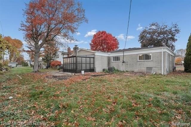 5232 Dickson Dr - Photo 3 of 43