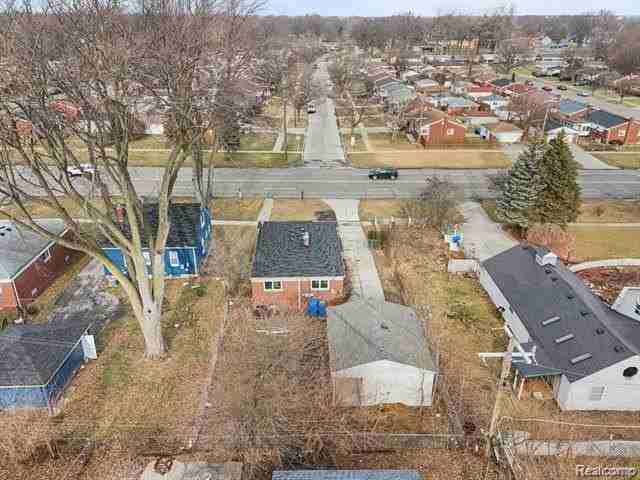 25037 Joy Rd - Photo 2 of 32