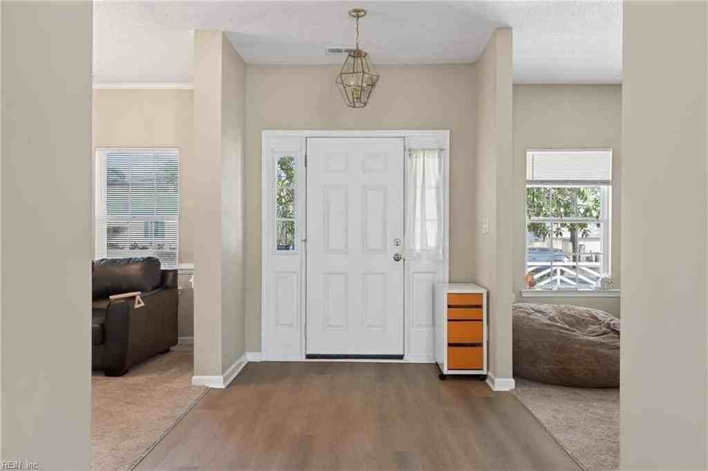 8011 Moose Ave - Photo 3 of 27