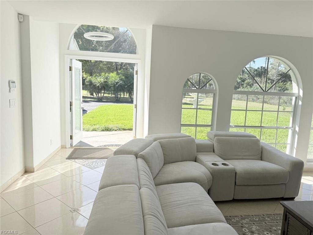 4745 26th Ave Se - Photo 4 of 8