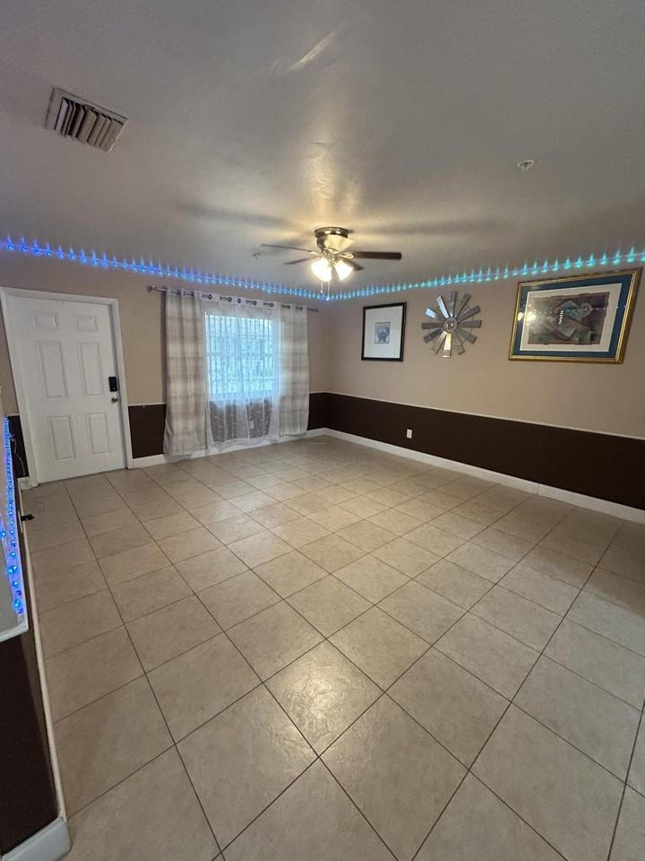 3045 Jackson Ave - Photo 5 of 17