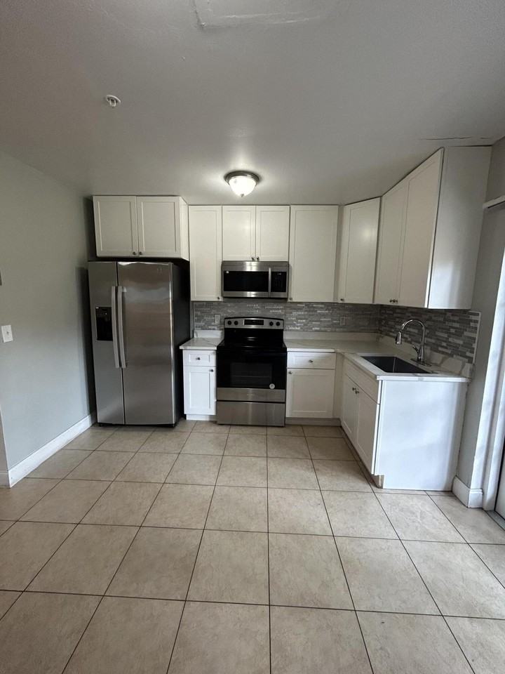 3045 Jackson Ave - Photo 7 of 17