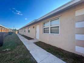 905 9th St #B - Photo 1 of 1