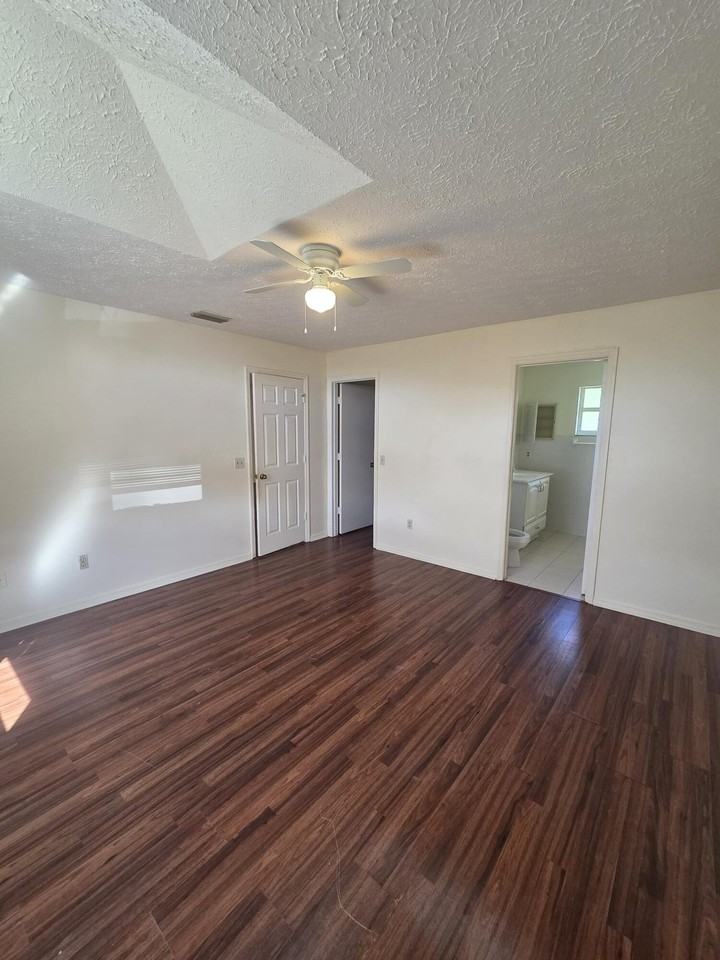 2081 Se Stonecrop St - Photo 6 of 14