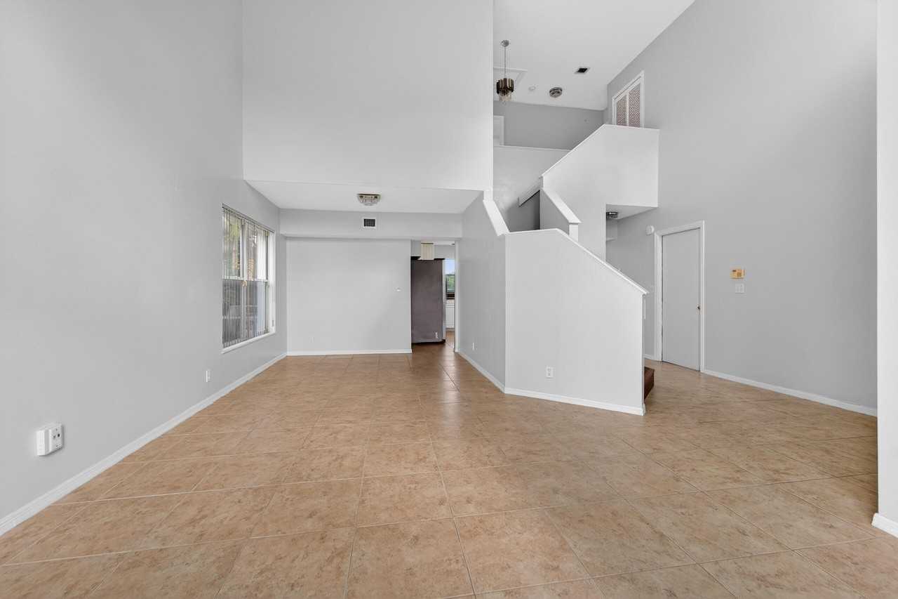 2698 Linkside Dr - Photo 5 of 16