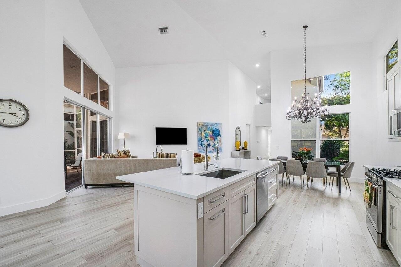 323 Sunset Bay Ln - Photo 4 of 50