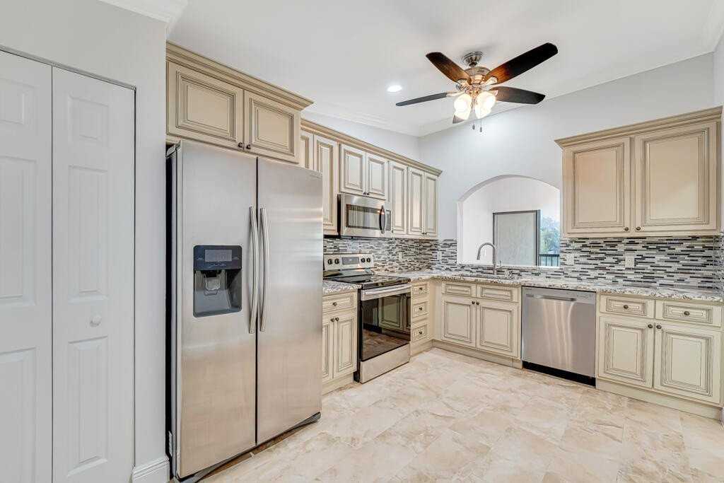 3304 Perimeter Dr - Photo 2 of 30