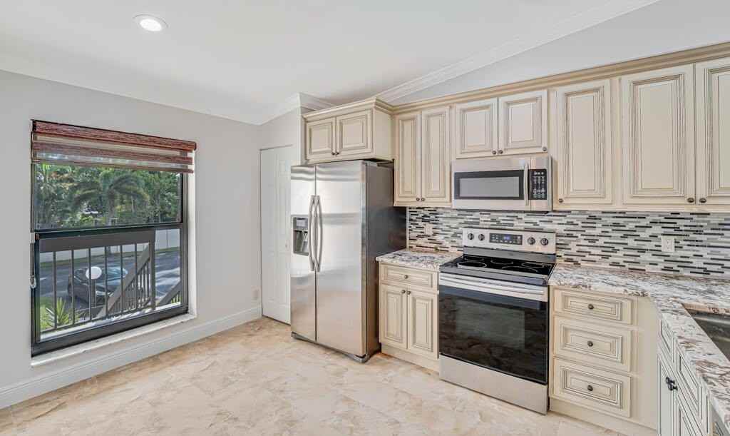 3304 Perimeter Dr - Photo 3 of 30