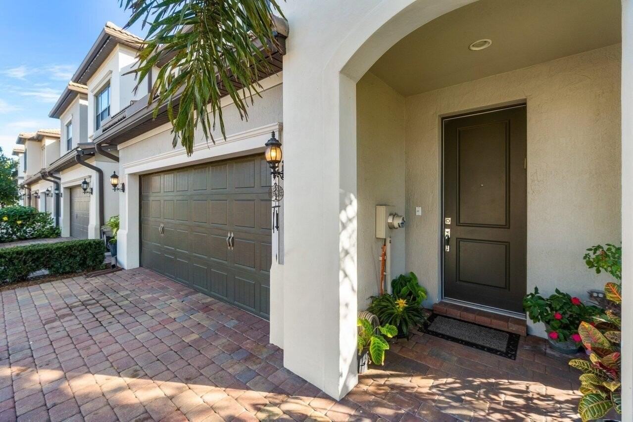 4493 San Fratello Cir - Photo 5 of 50