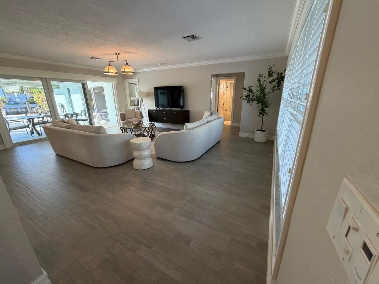 5567 Rico Dr - Photo 4 of 40