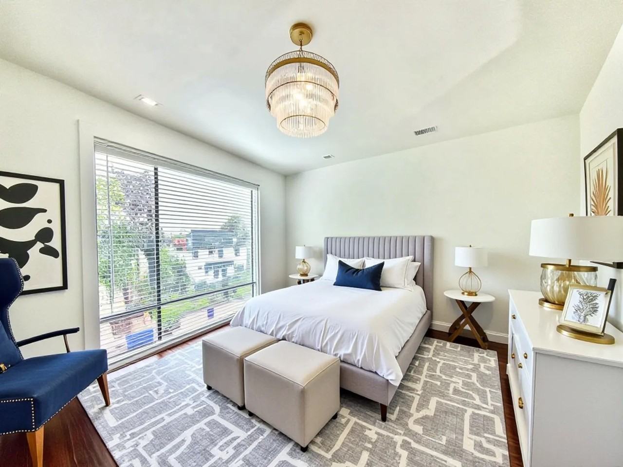 Wilshire Embassy Apartments - Photo 2 of 12