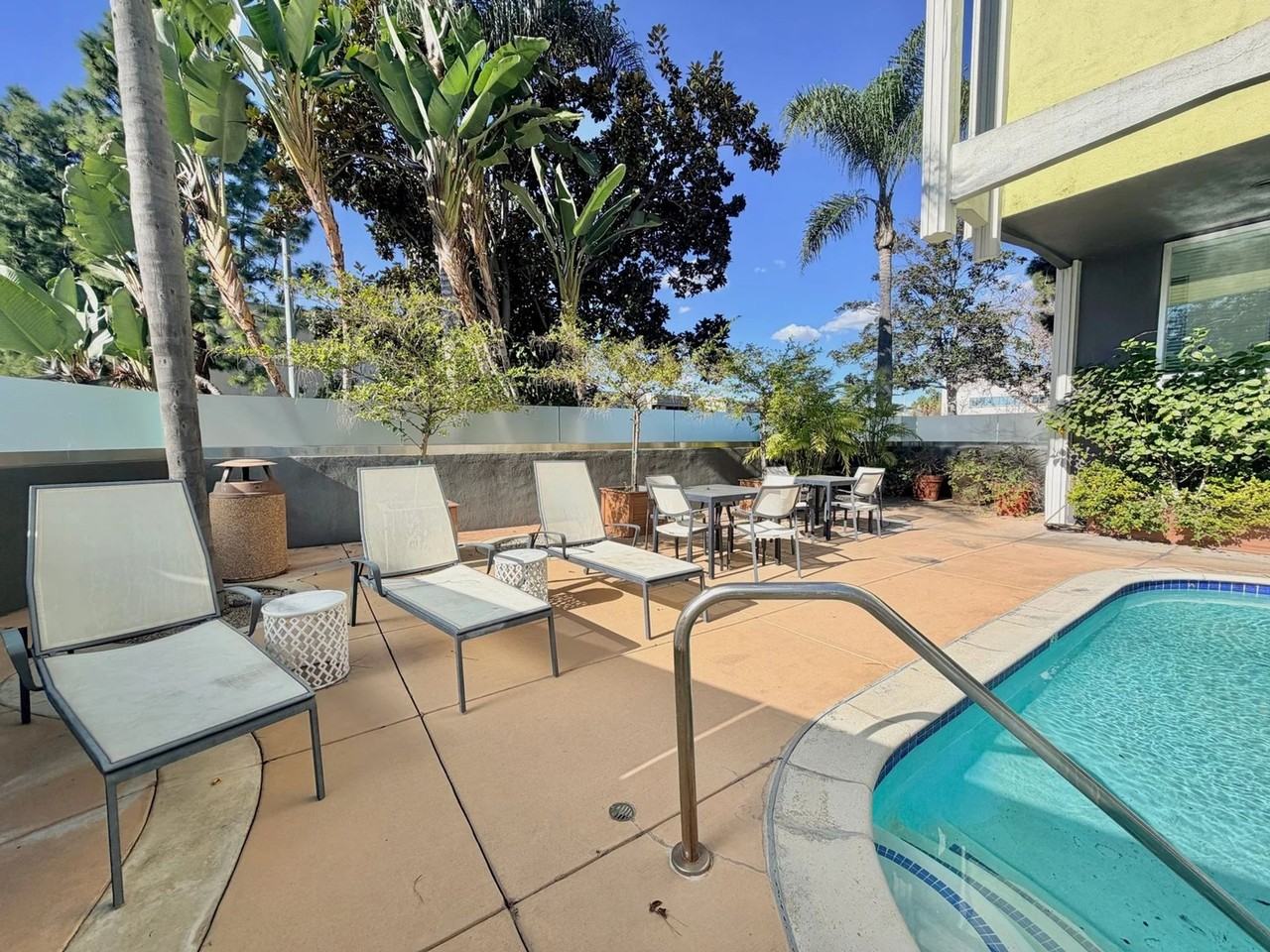 Wilshire Embassy Apartments - Photo 6 of 8