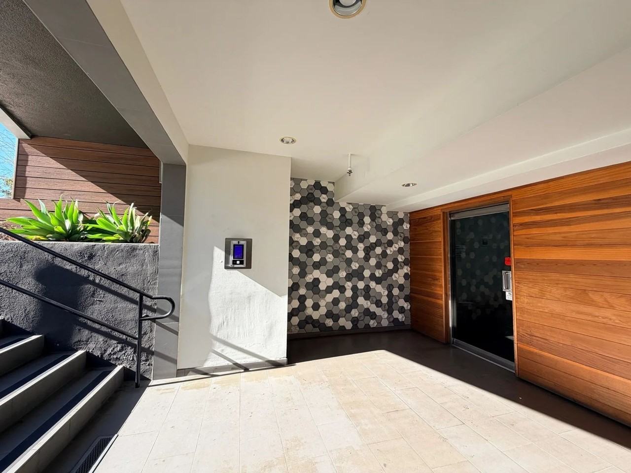 Wilshire Embassy Apartments - Photo 4 of 8