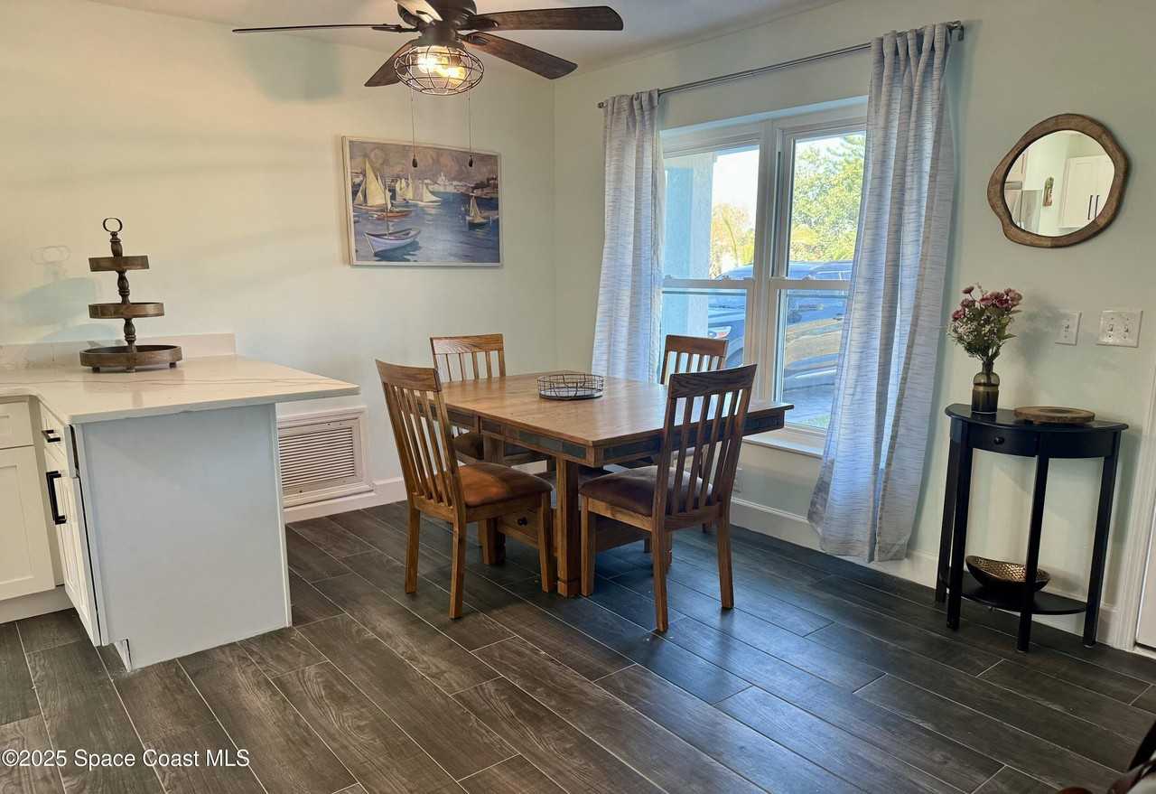 216 Ne 3rd St - Photo 5 of 15