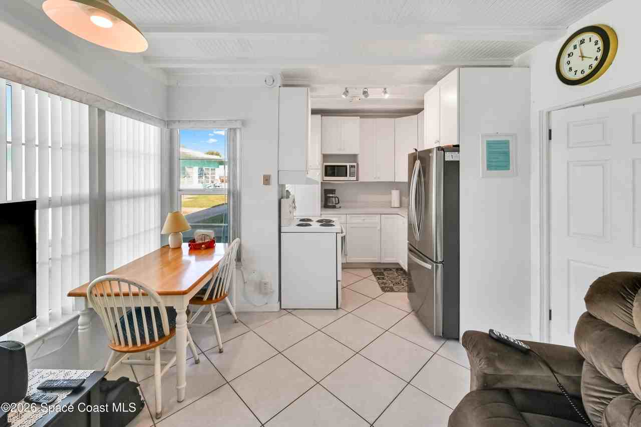 1365 S Atlantic Ave Apt 3b #3B - Photo 4 of 17