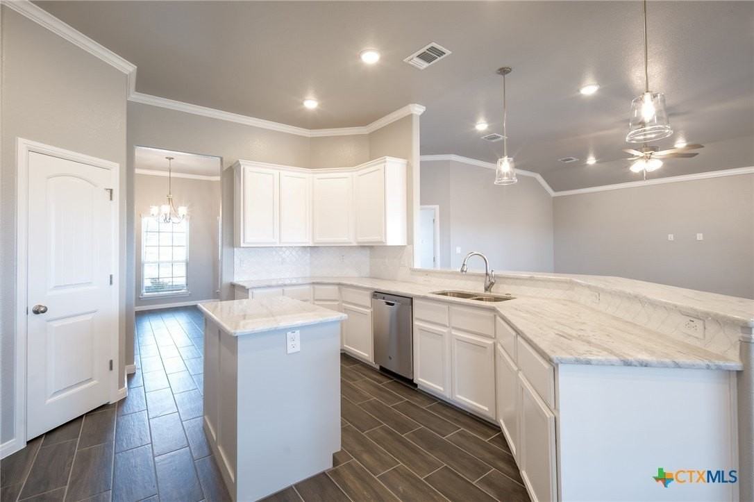 8402 Platinum Dr - Photo 5 of 15