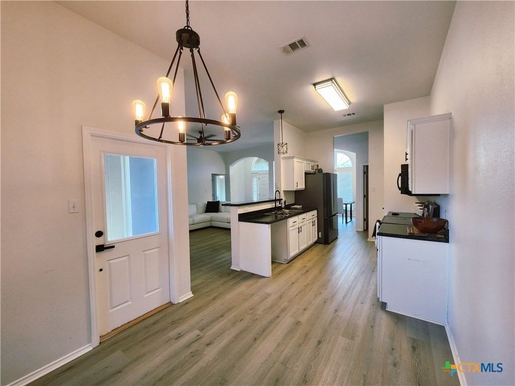 1212 Neuberry Cliffe - Photo 7 of 19