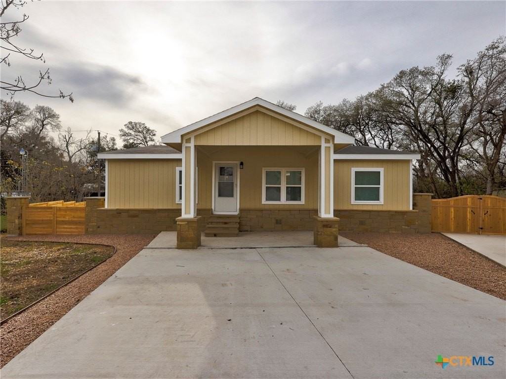 4504 Atlantis Dr - Photo 3 of 40