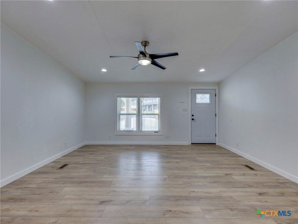 4504 Atlantis Dr - Photo 7 of 40