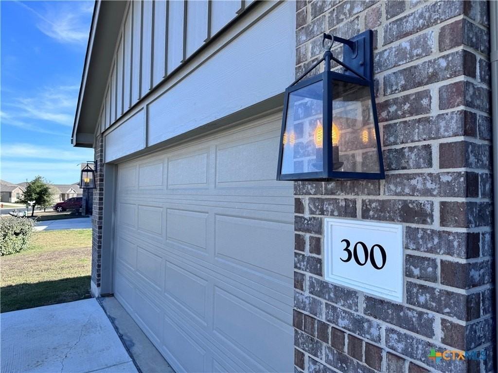 300 Colthorpe Ln - Photo 2 of 46