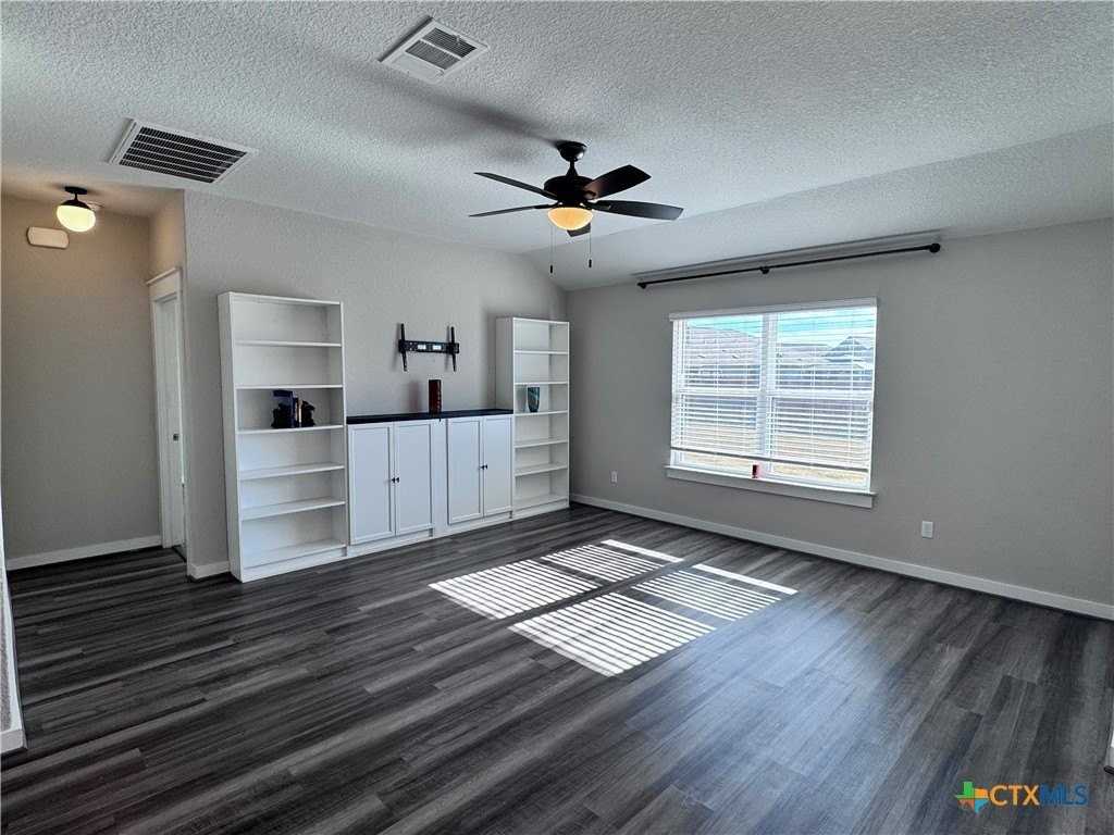 300 Colthorpe Ln - Photo 7 of 46