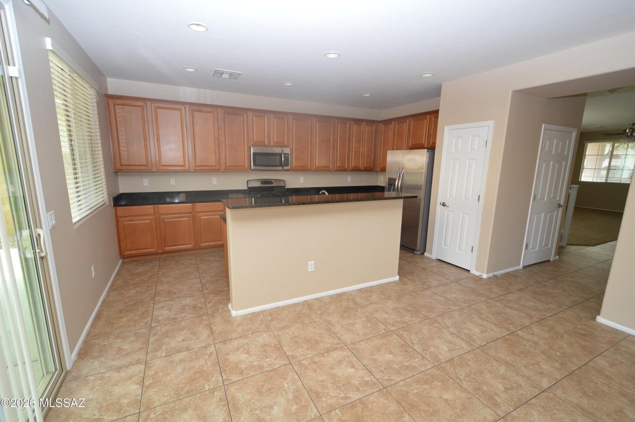 10439 S Cutting Horse Dr - Photo 2 of 16