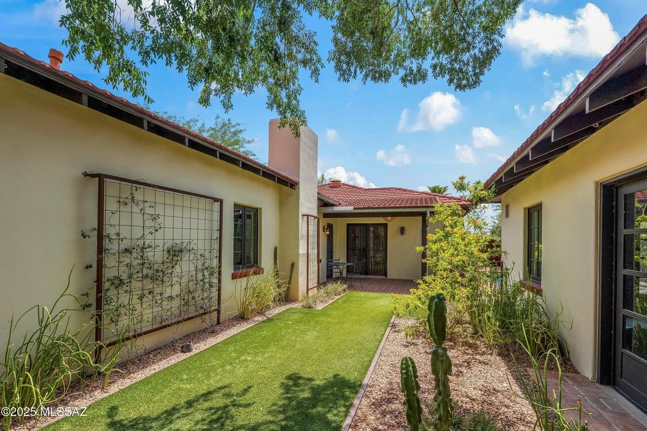 2149 E 4th St - Photo 6 of 38