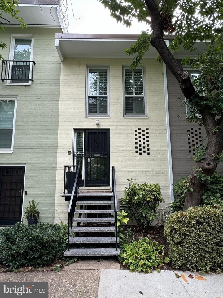 241 G St Sw Unit 118 #118 - Photo 2 of 37