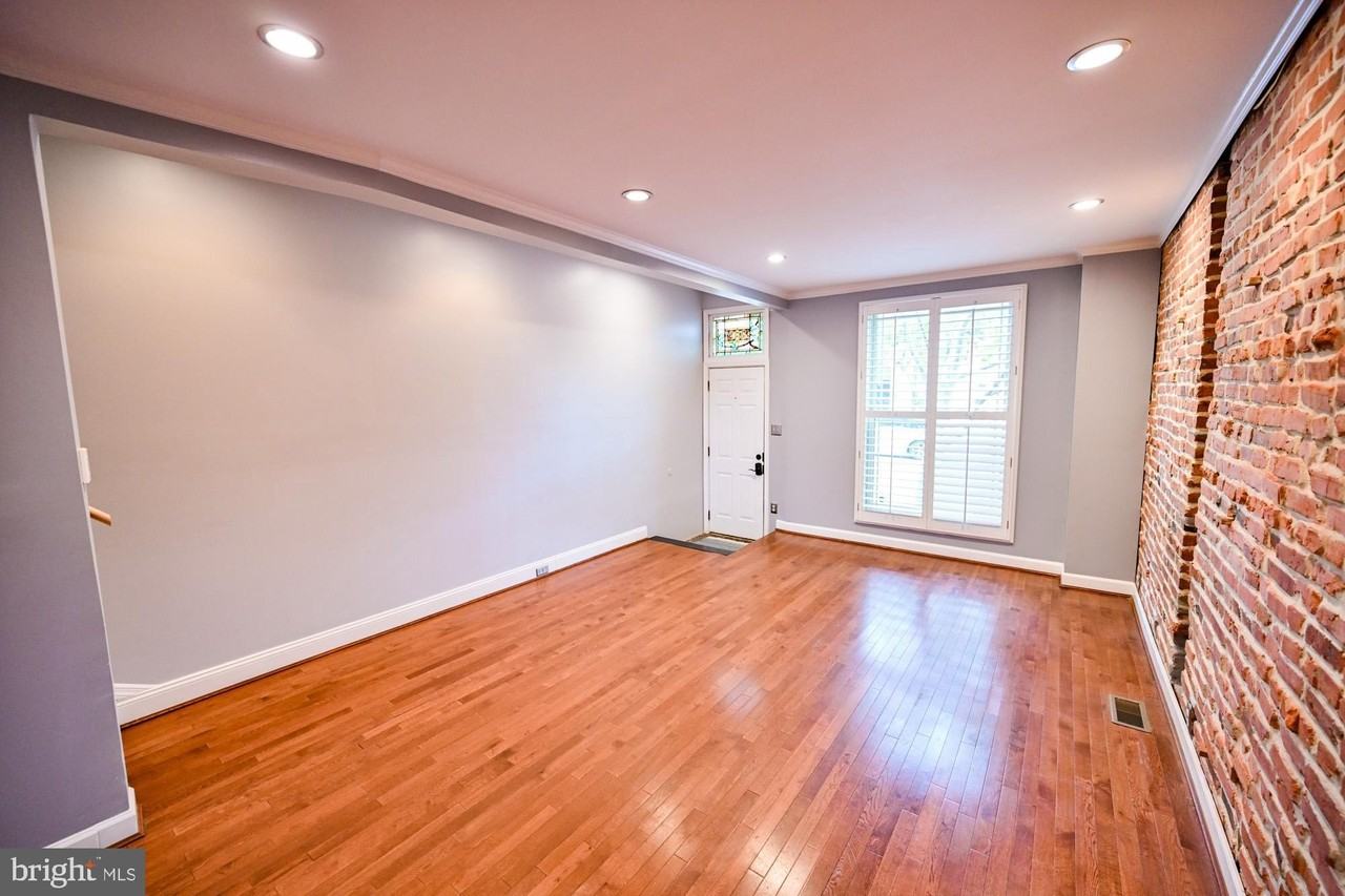 3809 Foster Ave - Photo 6 of 38