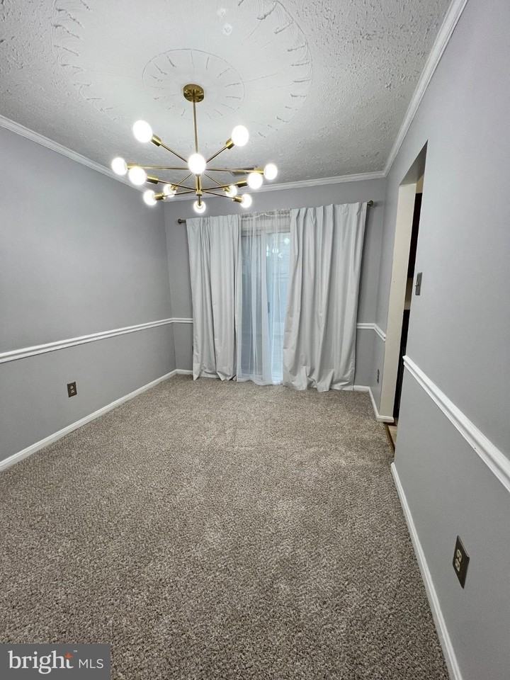 4201 Drake Ct - Photo 4 of 11