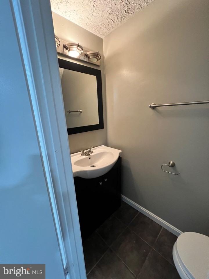 4201 Drake Ct - Photo 6 of 11