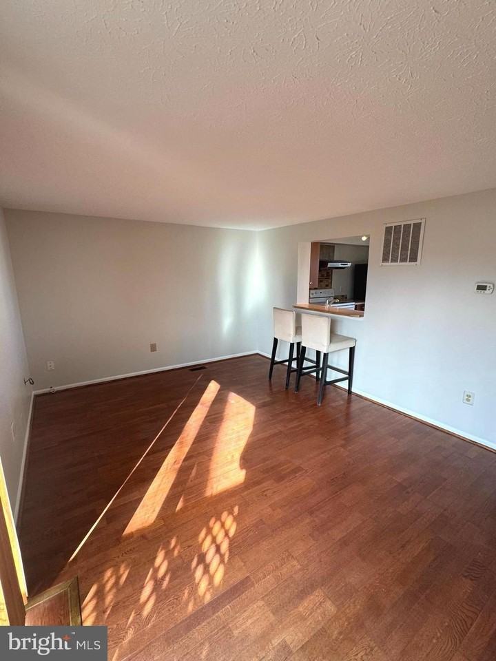 1318 Pear Tree Ct - Photo 5 of 9