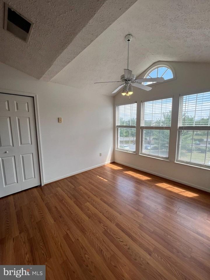 5660 Wade Ct Apt M #M - Photo 5 of 21