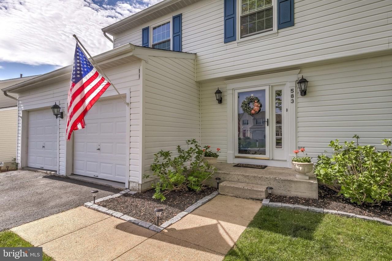 583 Henderson Rd - Photo 2 of 48