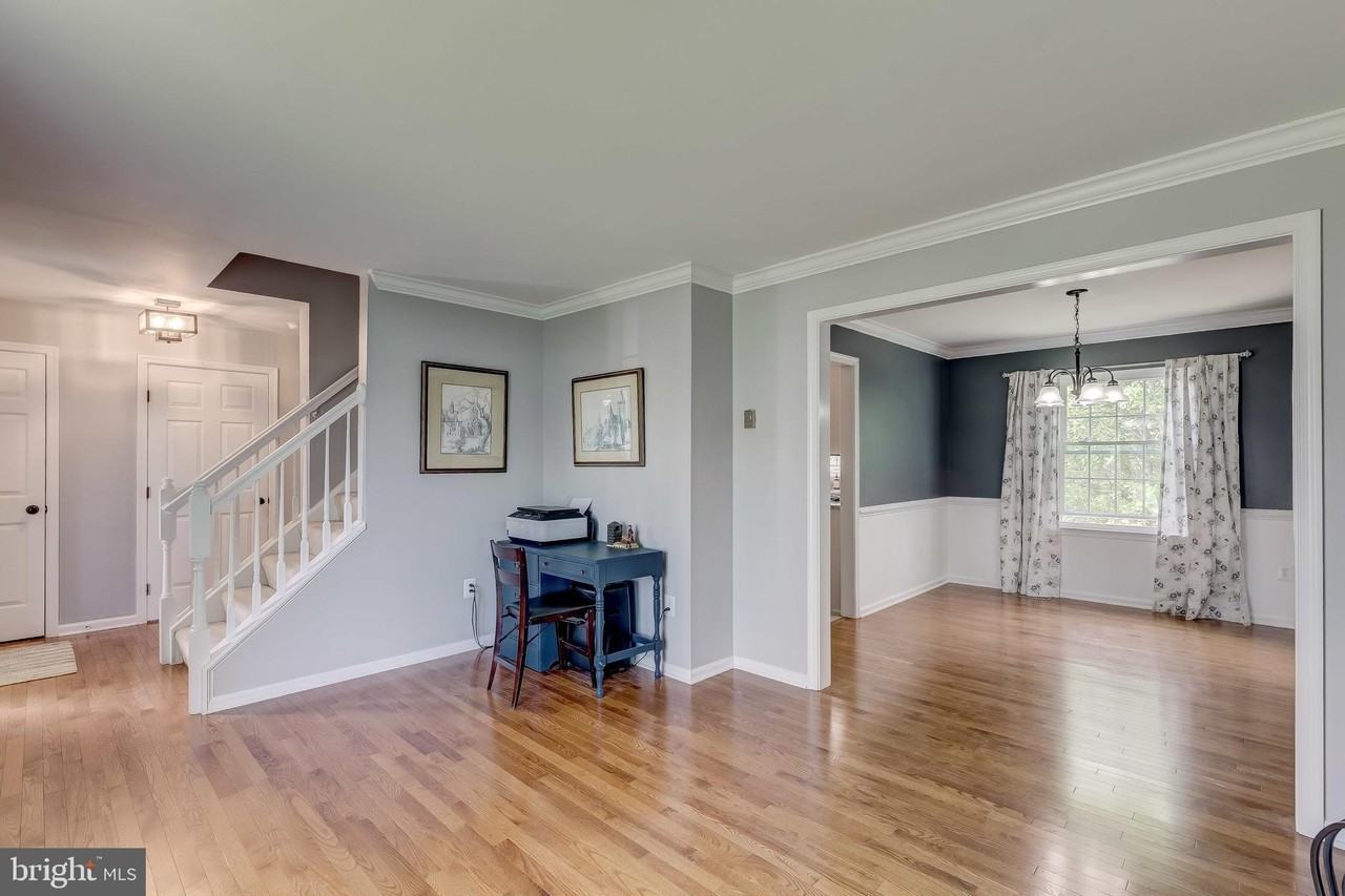 583 Henderson Rd - Photo 7 of 48