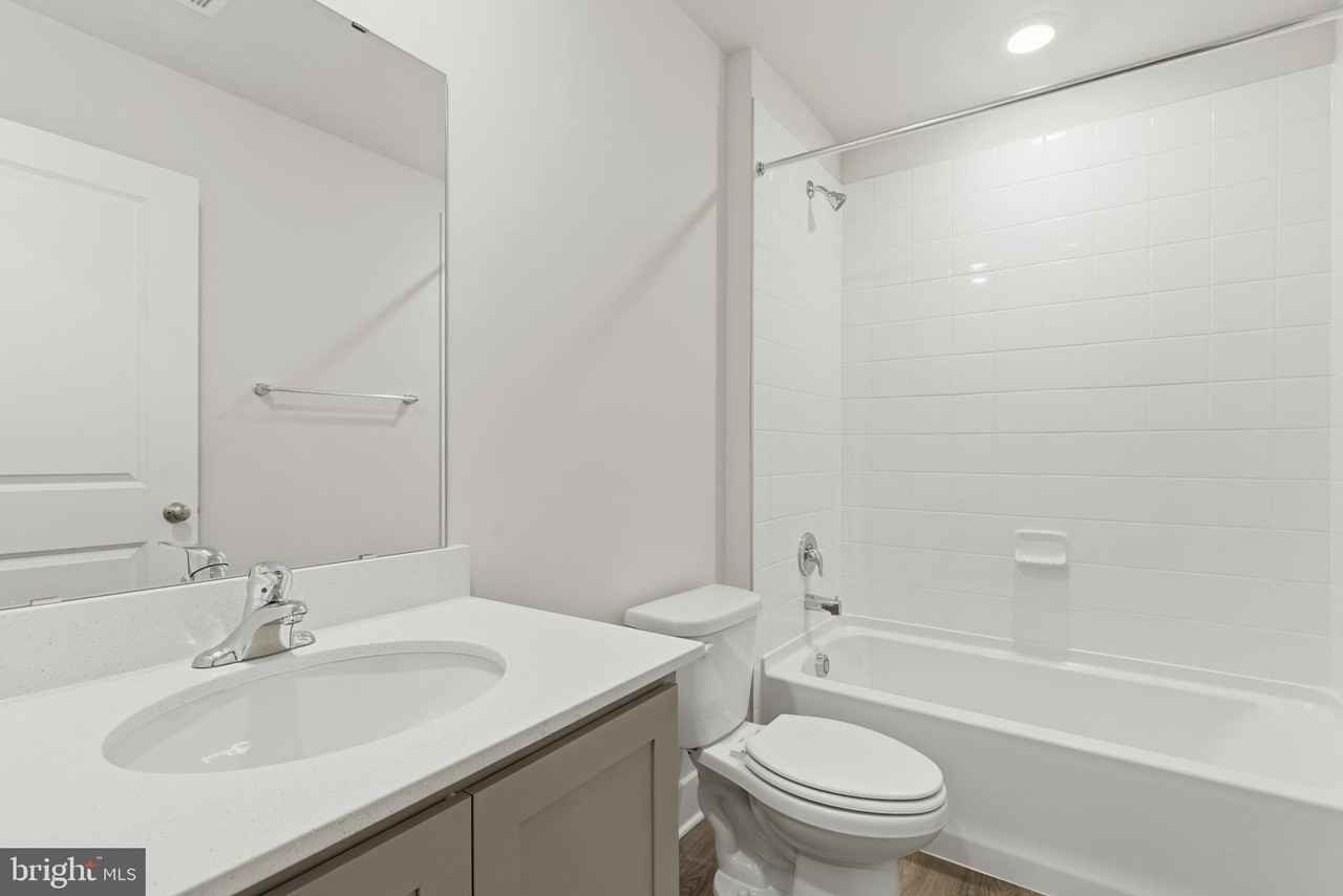 10632 Meridian Hill Way - Photo 5 of 34