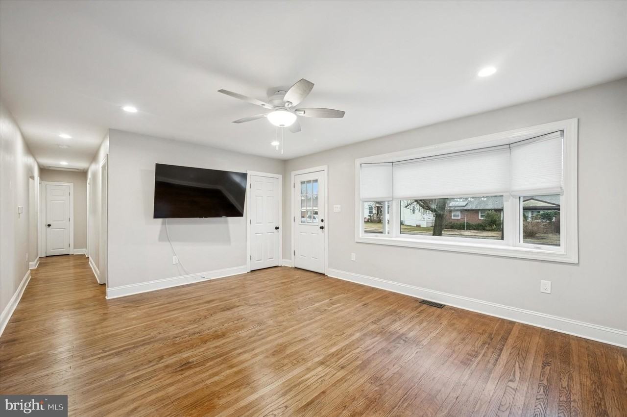 607 Jackson Ave - Photo 4 of 15