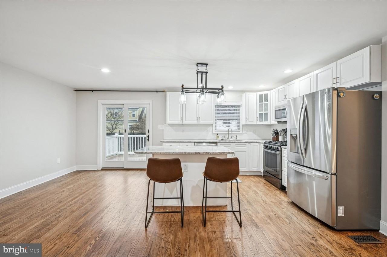 607 Jackson Ave - Photo 6 of 15