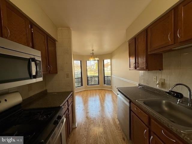 27 Stratton Ct - Photo 7 of 28