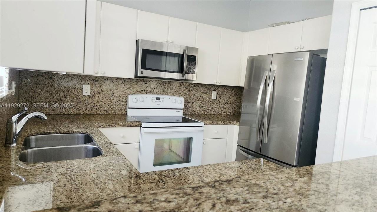 2715 Se 15th Pl #156 - Photo 3 of 8