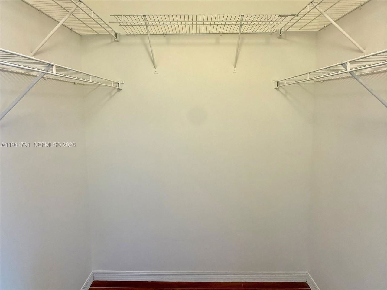 2311 Se 24th Ct #2311 - Photo 7 of 8