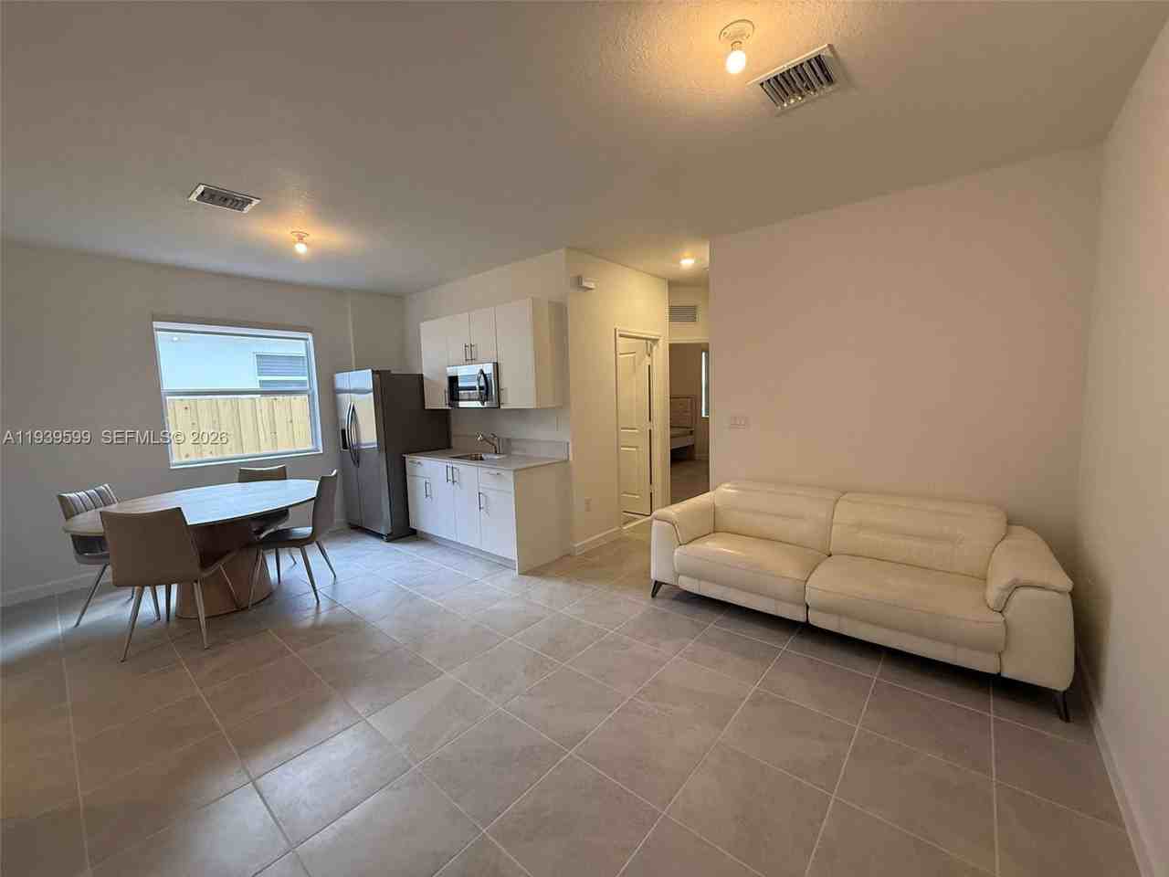 2832 Se 23rd Ave - Photo 2 of 8